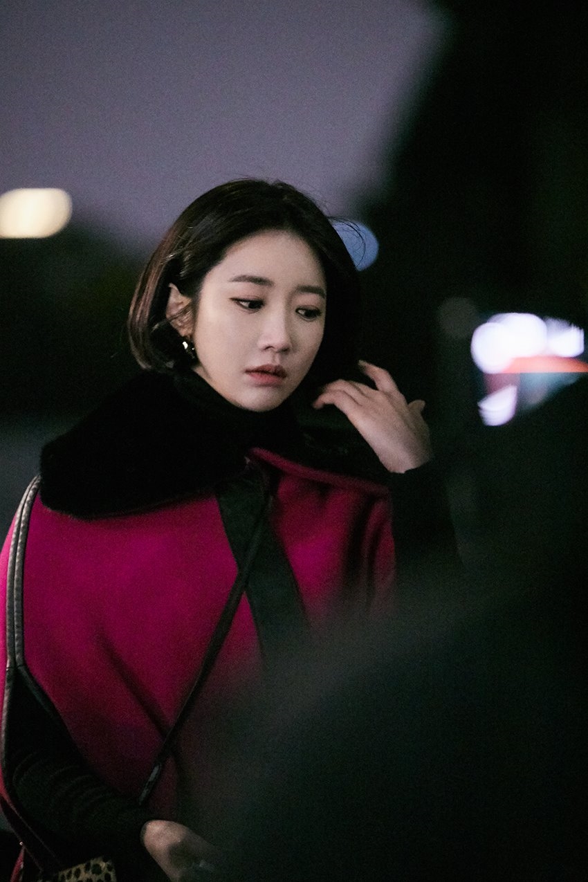 Go Jun Hee cực thần thái trong vai nhà ngoại cảm trong phim mới