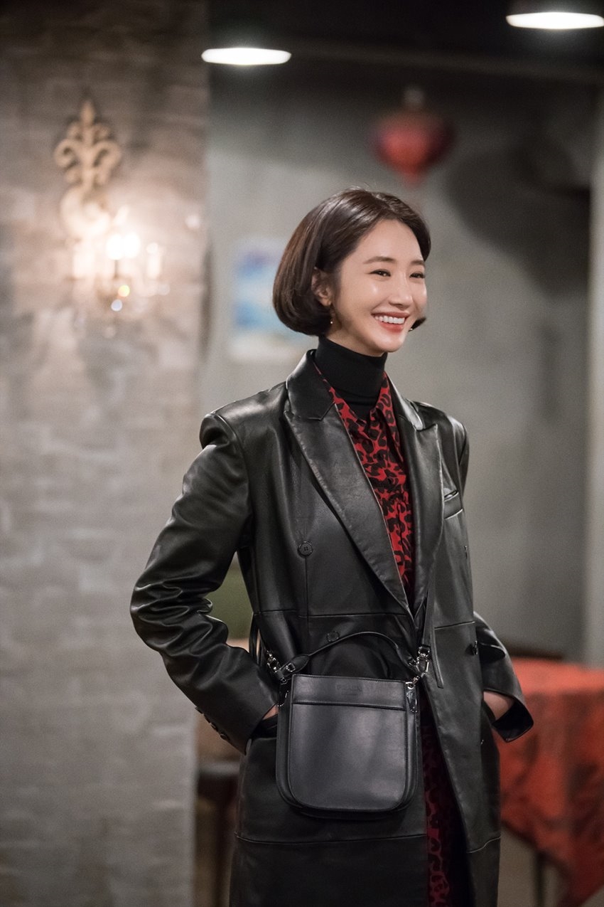Go Jun Hee cực thần thái trong vai nhà ngoại cảm trong phim mới
