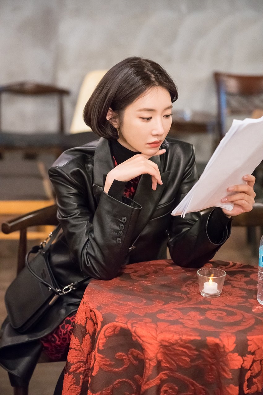 Go Jun Hee cực thần thái trong vai nhà ngoại cảm trong phim mới