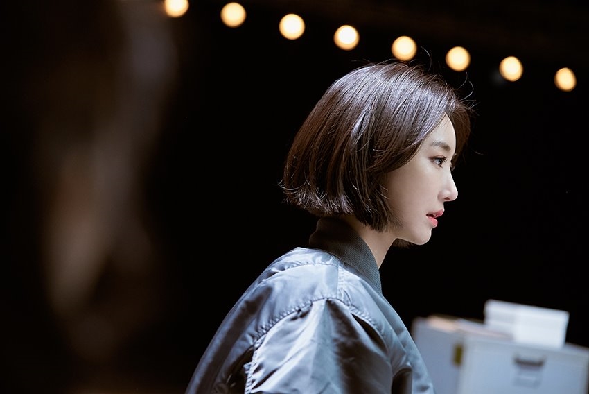 Go Jun Hee cực thần thái trong vai nhà ngoại cảm trong phim mới