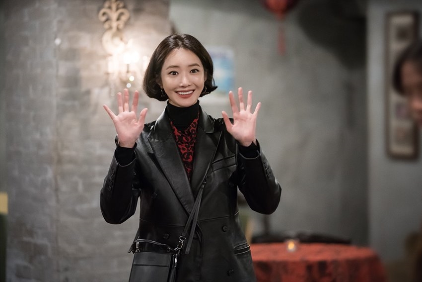 Go Jun Hee cực thần thái trong vai nhà ngoại cảm trong phim mới