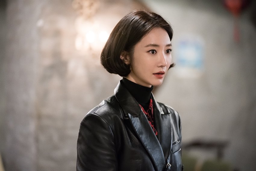 Go Jun Hee cực thần thái trong vai nhà ngoại cảm trong phim mới
