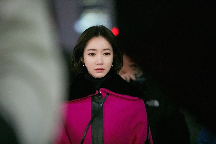 Go Jun Hee cực thần thái trong vai nhà ngoại cảm trong phim mới