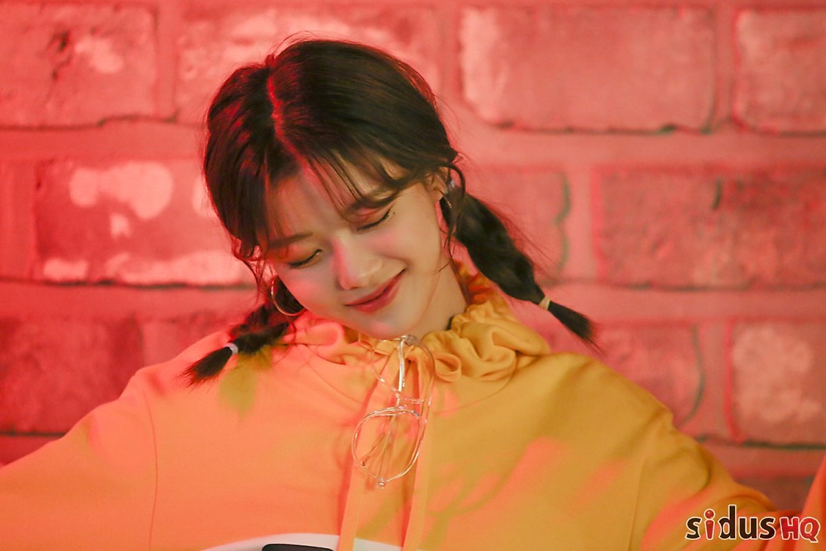 Kim Yoo Jung tung bộ ảnh mới cực năng động, trẻ trung