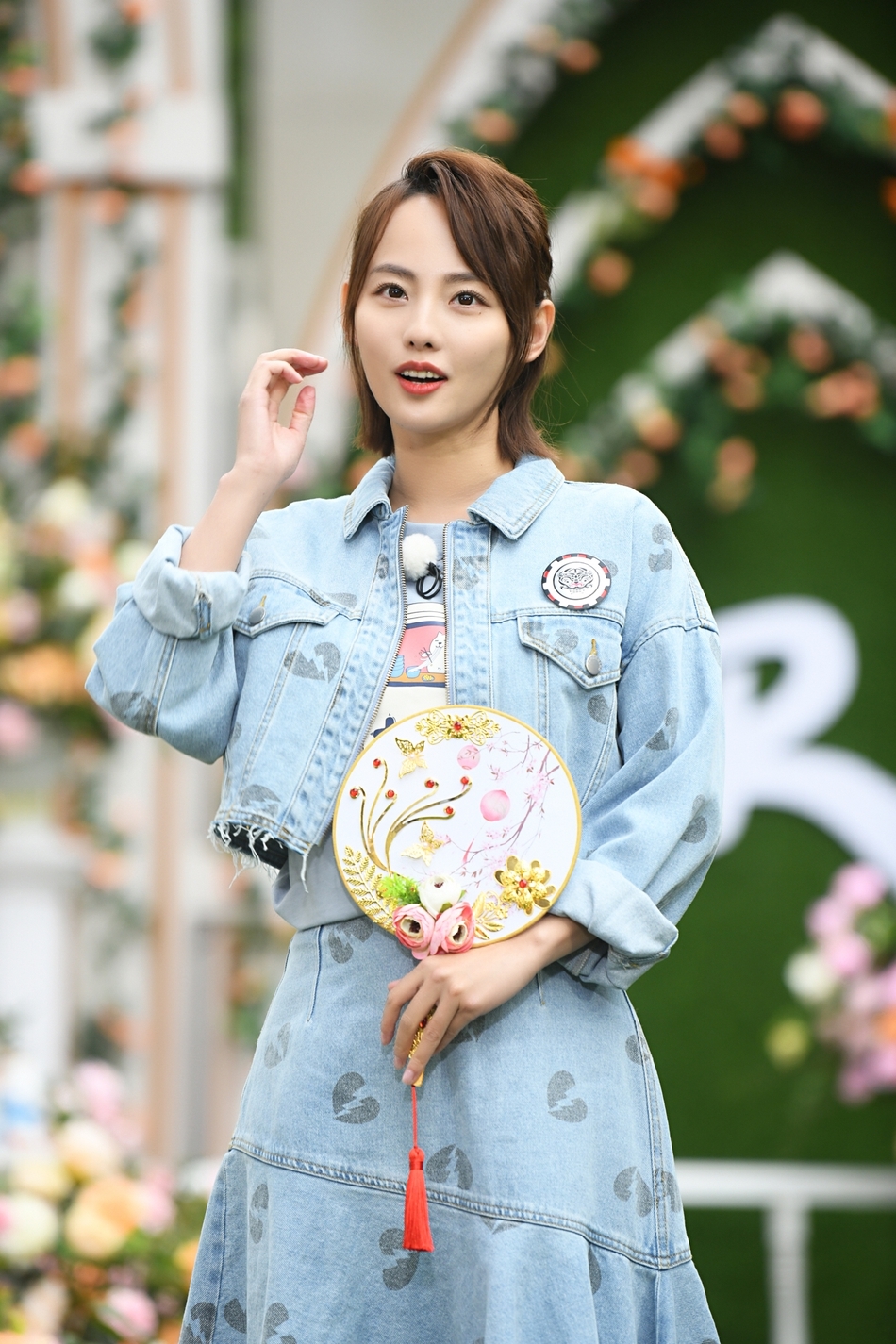 Clip hot Cbiz 25/03: Mỹ nhân Diên Hi Công Lược tái hợp