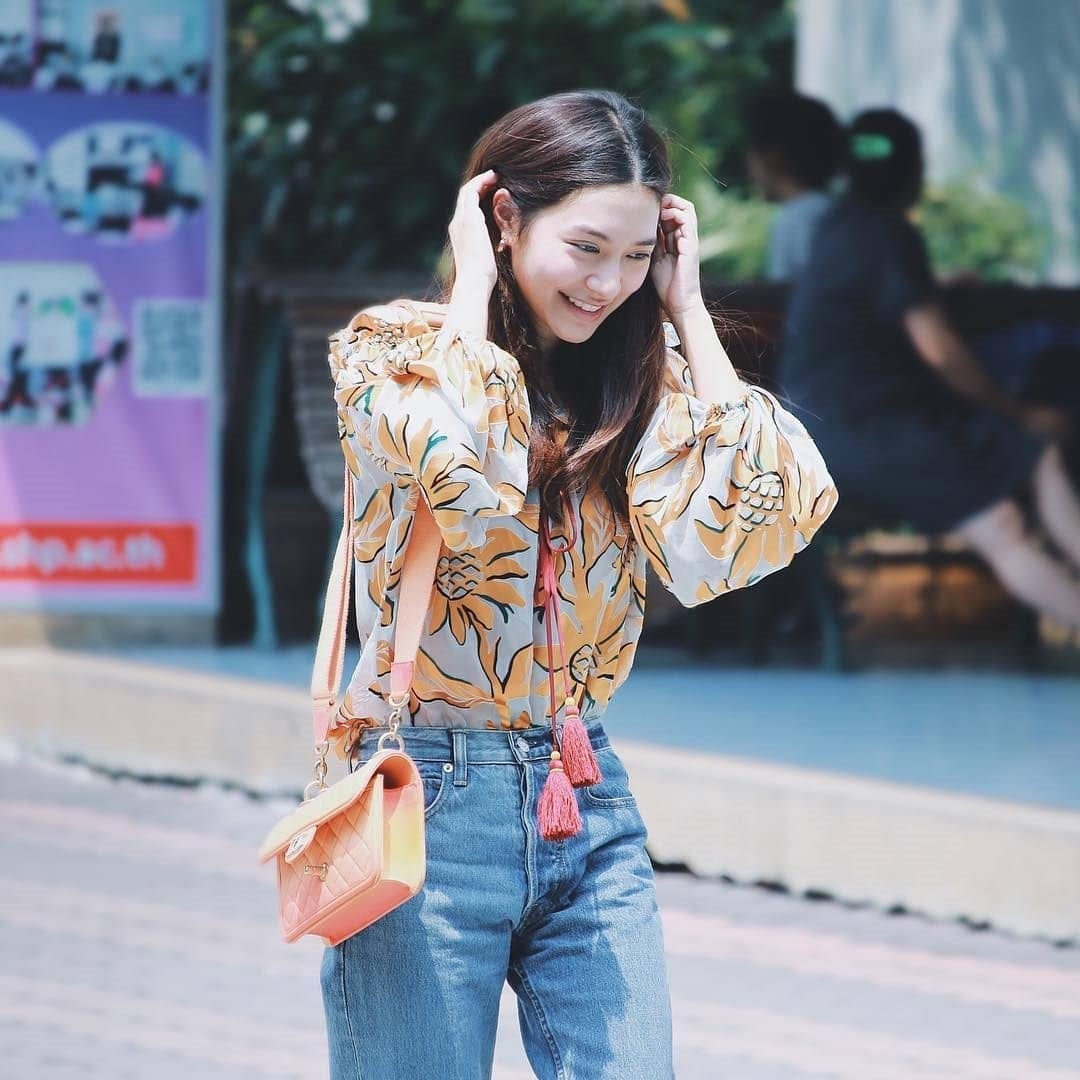 Loạt sao Thái mỗi người một vẻ đi bầu cử lần đầu sau đảo chính