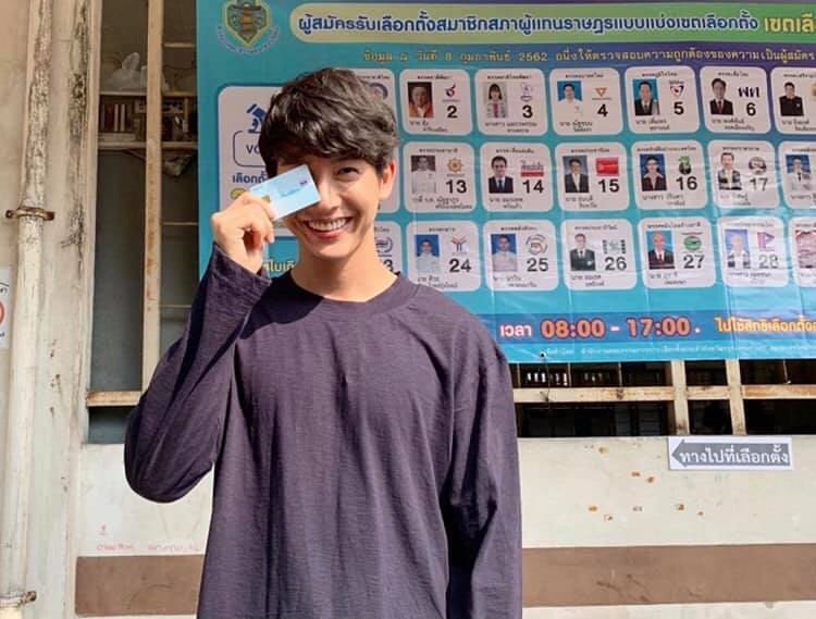Loạt sao Thái mỗi người một vẻ đi bầu cử lần đầu sau đảo chính