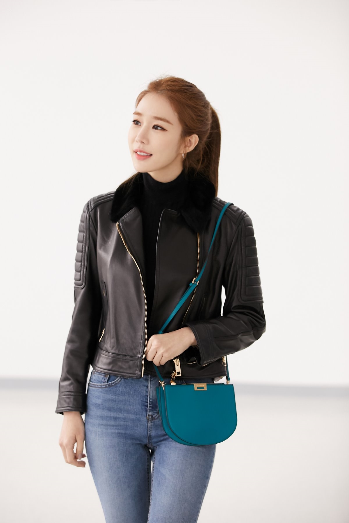 'Touch Your Heart' đi đến đoạn cuối, YG tung bộ ảnh Yoo In Na