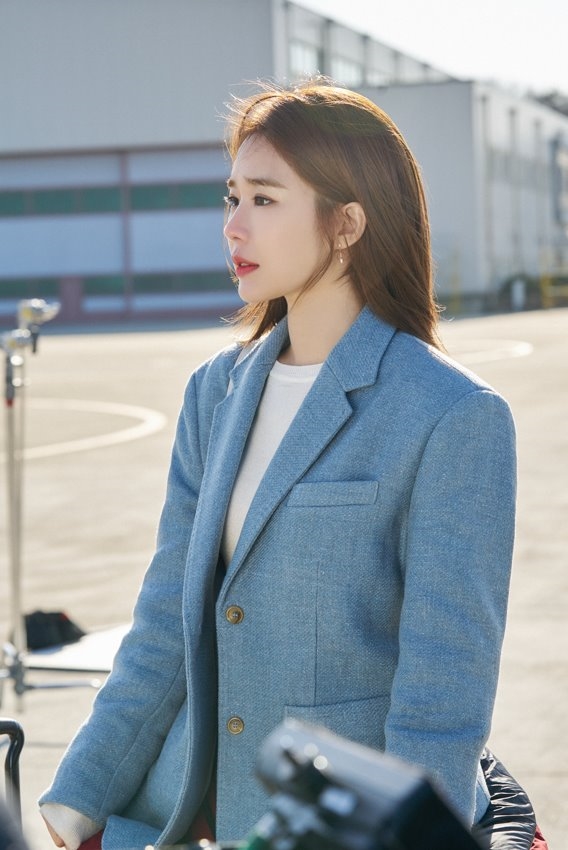 'Touch Your Heart' đi đến đoạn cuối, YG tung bộ ảnh Yoo In Na