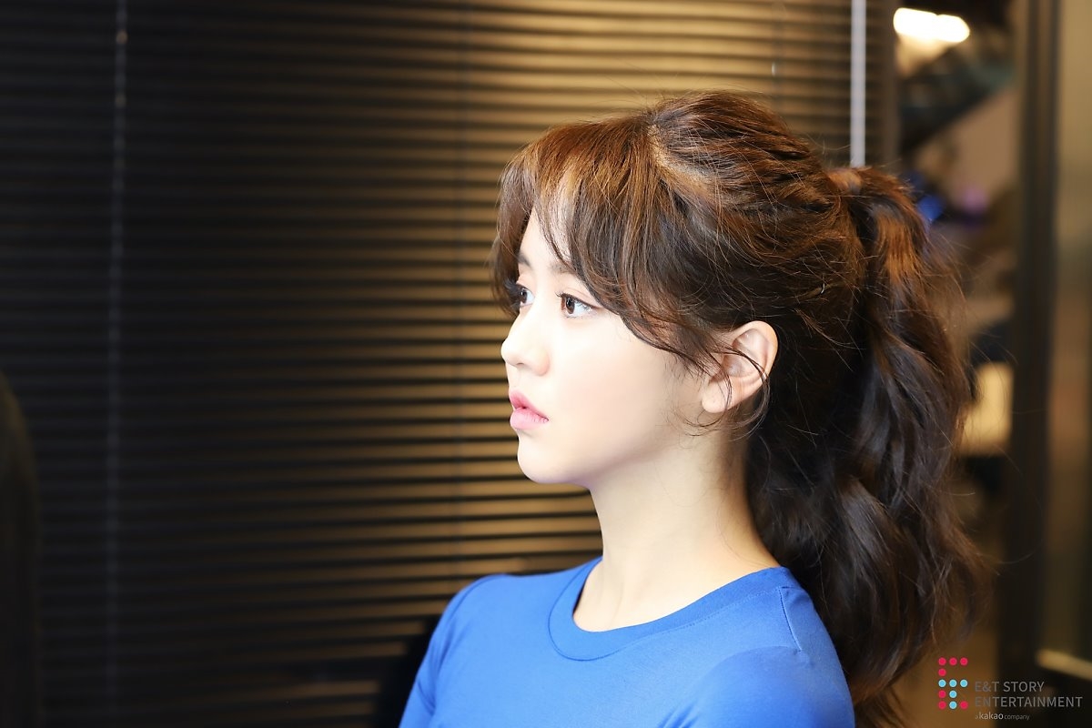 Kim So Hyun tung bộ ảnh hậu trường quảng cáo mới đẹp như tiên nữ