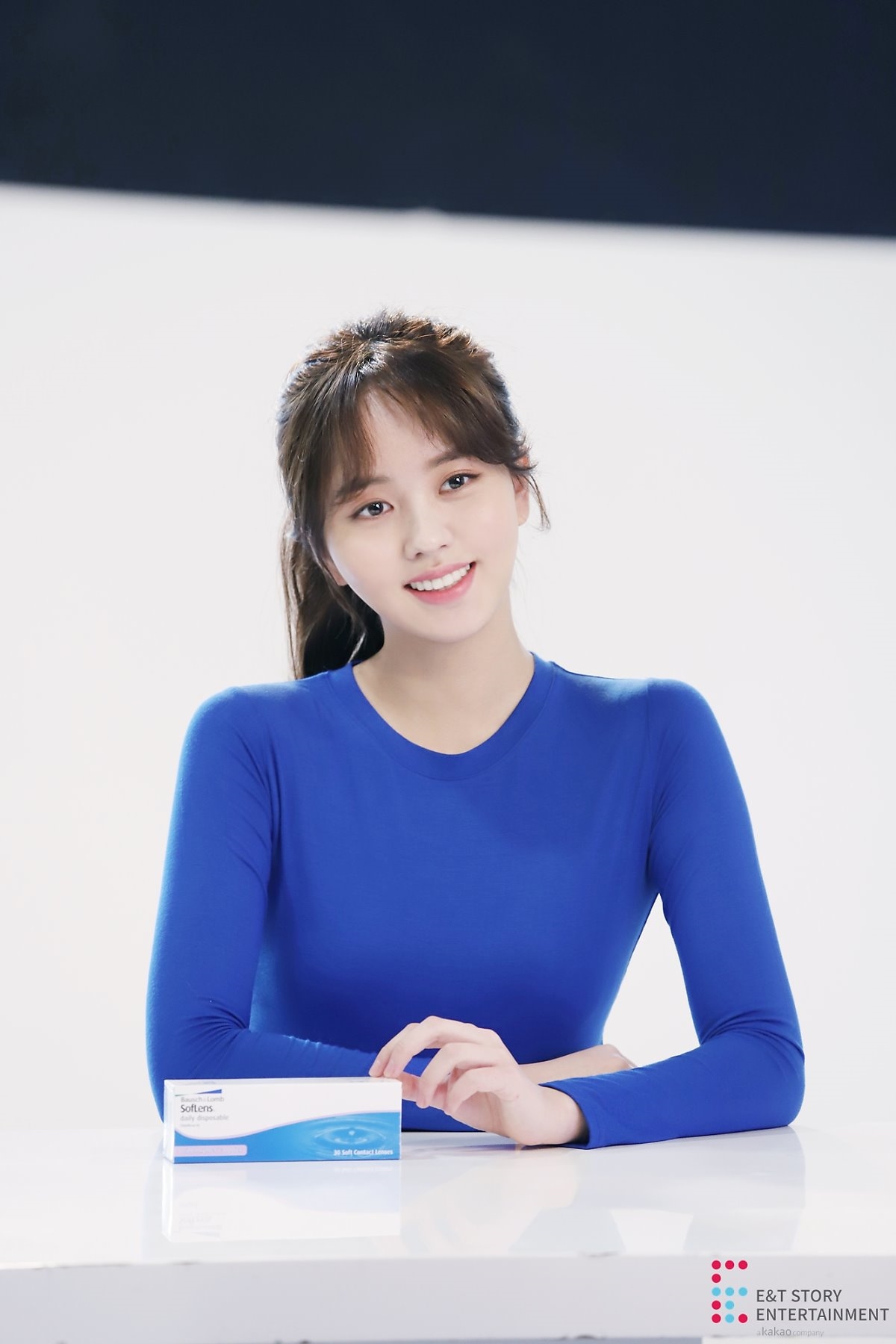 Kim So Hyun tung bộ ảnh hậu trường quảng cáo mới đẹp như tiên nữ