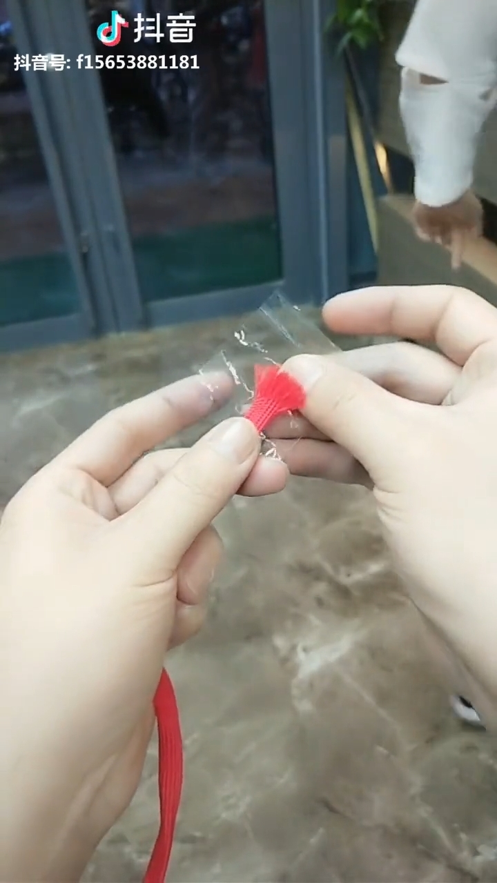 Clip hot gây bão 14/04: Xích xe thành tác phẩm nghệ thuật