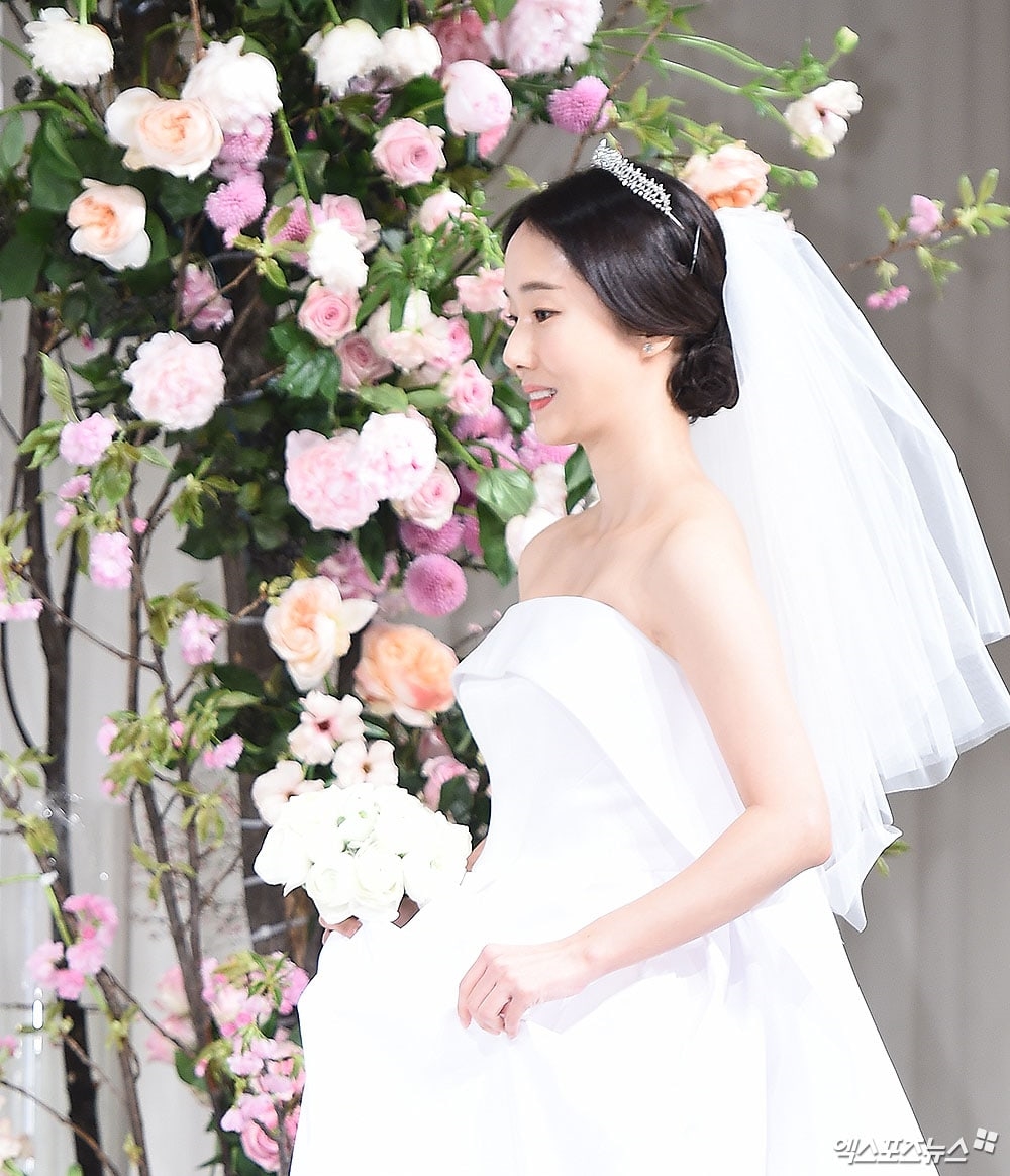 Dàn sao đình đám xứ Hàn đi dự đám cưới nữ diễn viên Lee Jung Hyun
