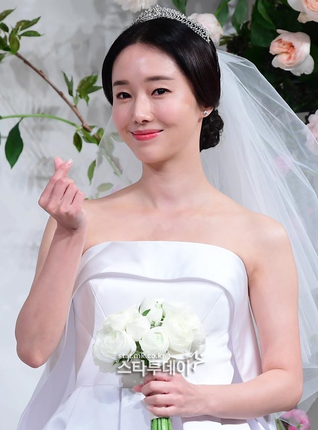 Dàn sao đình đám xứ Hàn đi dự đám cưới nữ diễn viên Lee Jung Hyun