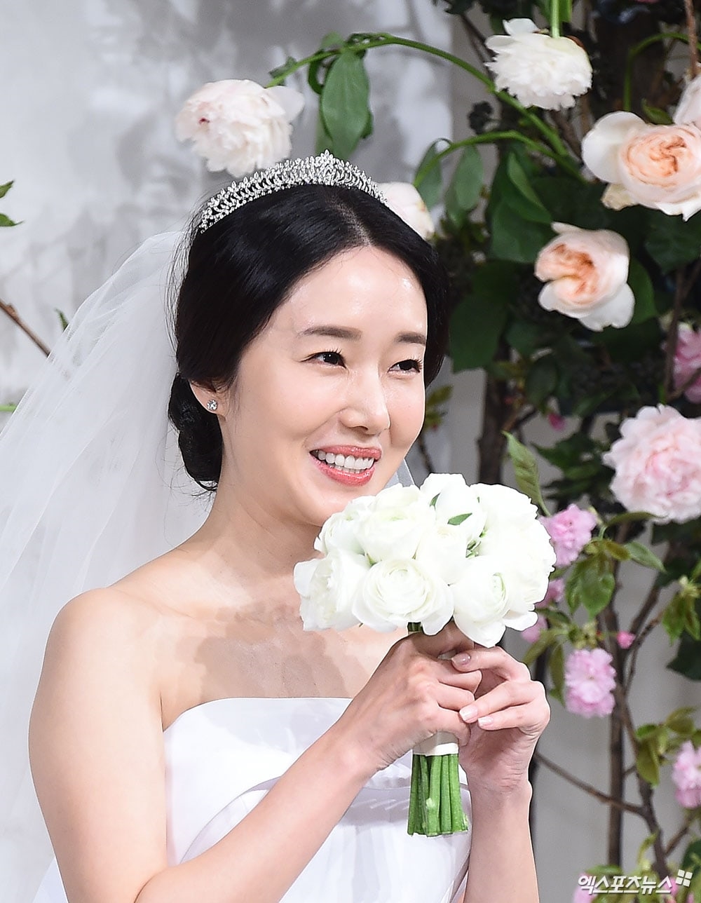 Dàn sao đình đám xứ Hàn đi dự đám cưới nữ diễn viên Lee Jung Hyun