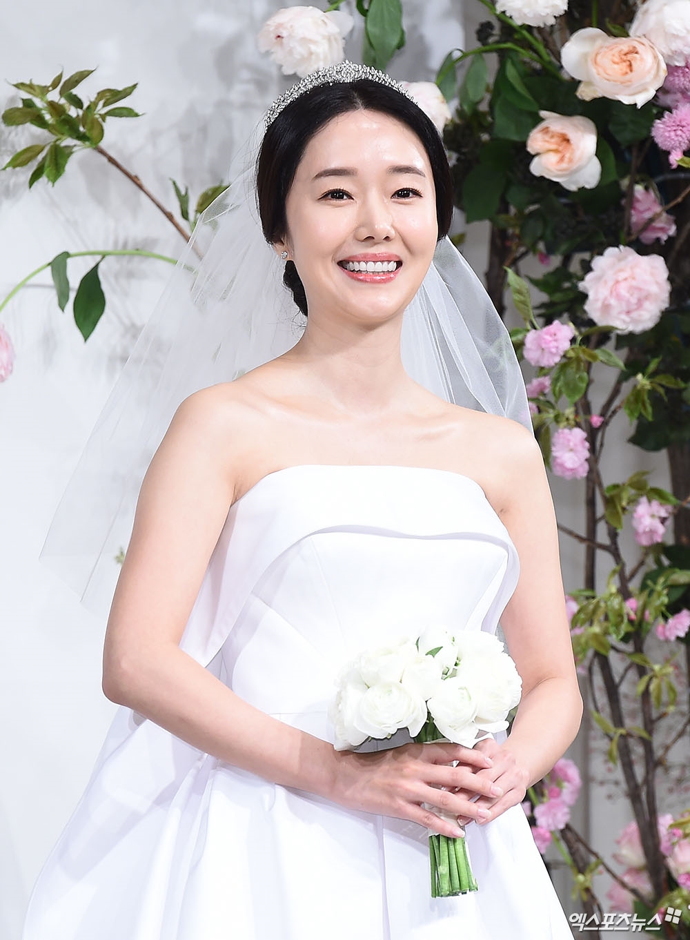 Dàn sao đình đám xứ Hàn đi dự đám cưới nữ diễn viên Lee Jung Hyun