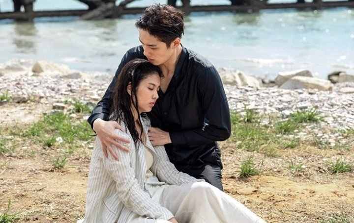 Mọt phim Thái phát cuồng phim Thái siêu ngược mới 'Con tim sắt đá'