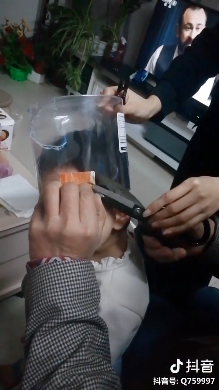 Clip hot các nhóc tì 14/04: Khi các bé chơi dại cho cả nhà trầm trồ