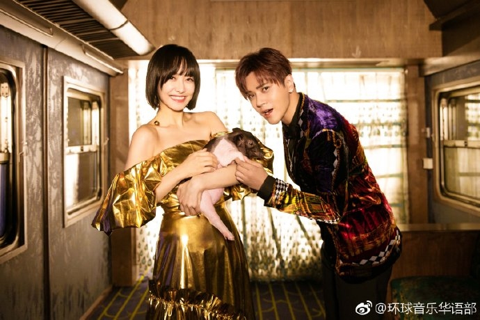 Clip hot Cbiz 12/04: Địch Lệ Nhiệt Ba khoe vũ đạo gây tranh cãi