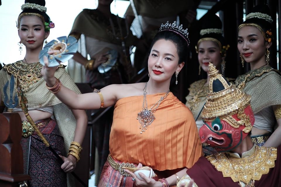 Loạt mỹ nhân Thái lộng lẫy trong tạo hình 'Nữ thần Songkran' 2019