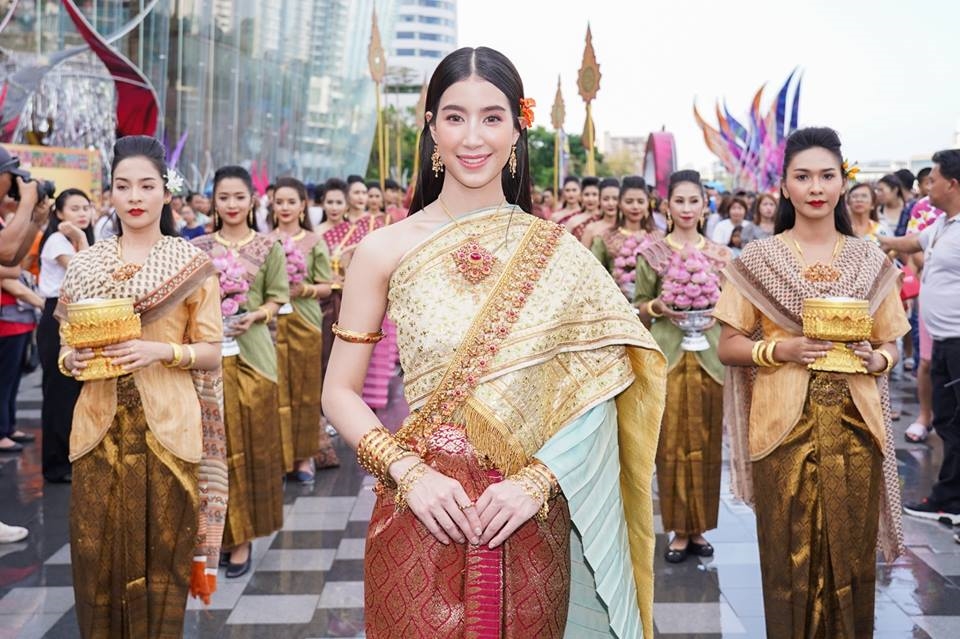 Loạt mỹ nhân Thái lộng lẫy trong tạo hình 'Nữ thần Songkran' 2019