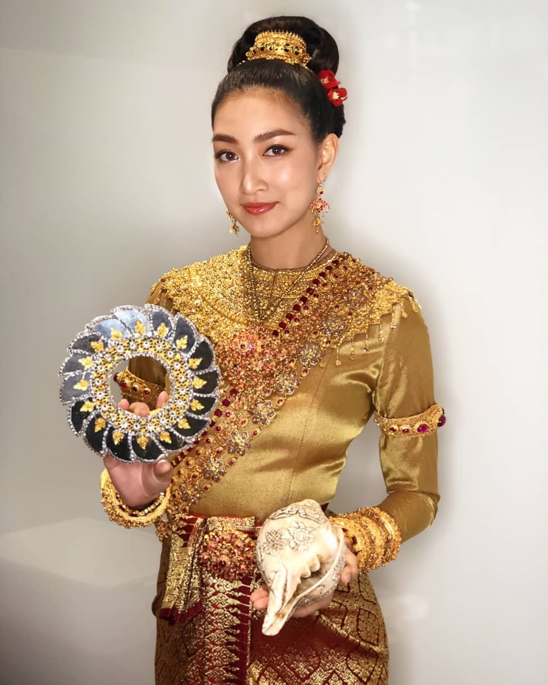 Loạt mỹ nhân Thái lộng lẫy trong tạo hình 'Nữ thần Songkran' 2019