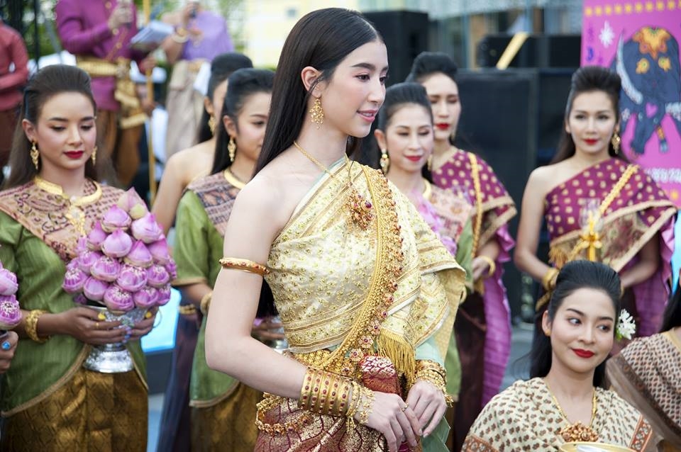 Loạt mỹ nhân Thái lộng lẫy trong tạo hình 'Nữ thần Songkran' 2019