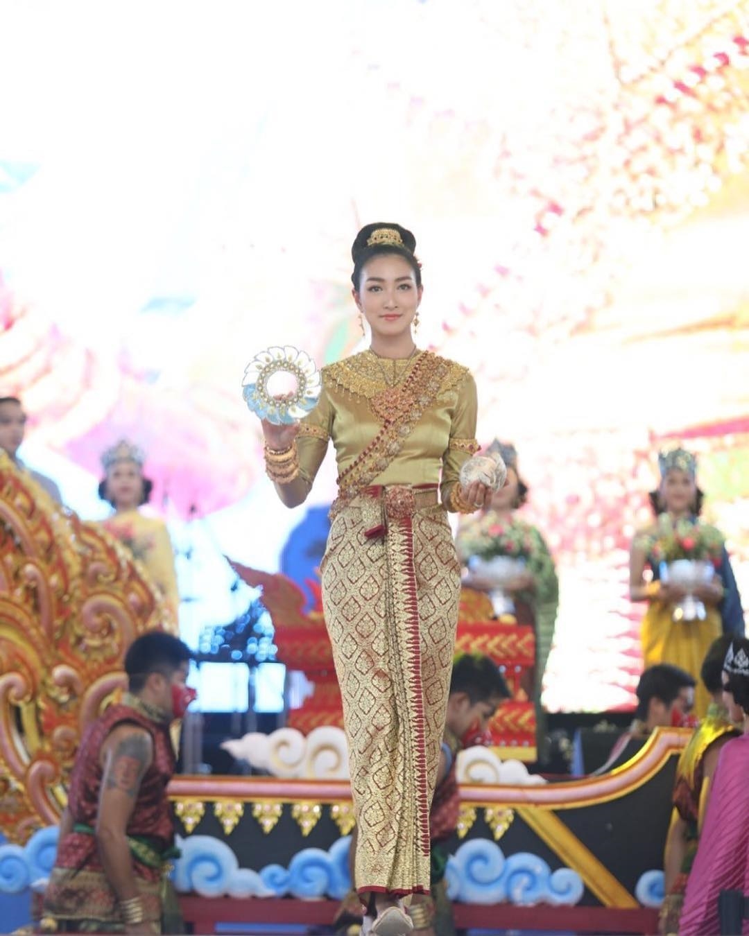 Loạt mỹ nhân Thái lộng lẫy trong tạo hình 'Nữ thần Songkran' 2019