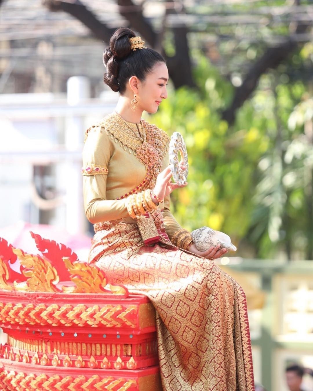Loạt mỹ nhân Thái lộng lẫy trong tạo hình 'Nữ thần Songkran' 2019