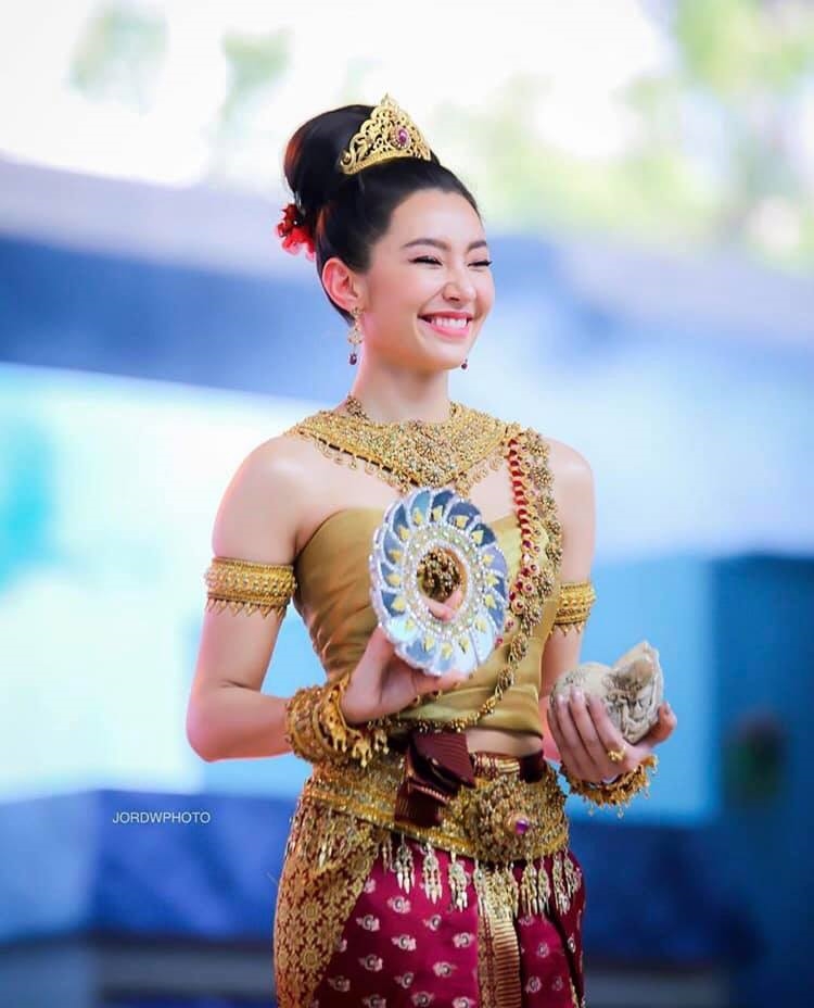 Loạt mỹ nhân Thái lộng lẫy trong tạo hình 'Nữ thần Songkran' 2019