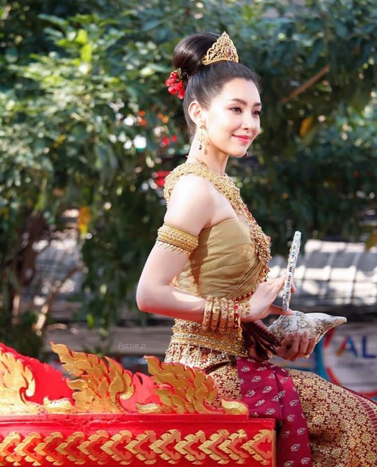 Loạt mỹ nhân Thái lộng lẫy trong tạo hình 'Nữ thần Songkran' 2019