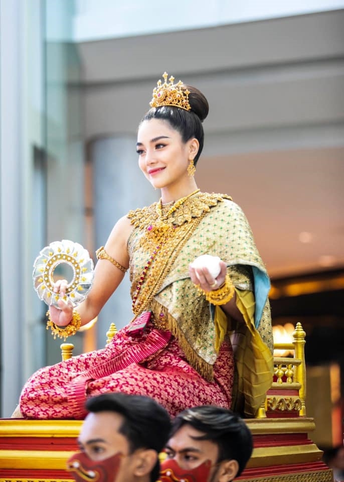 Loạt mỹ nhân Thái lộng lẫy trong tạo hình 'Nữ thần Songkran' 2019