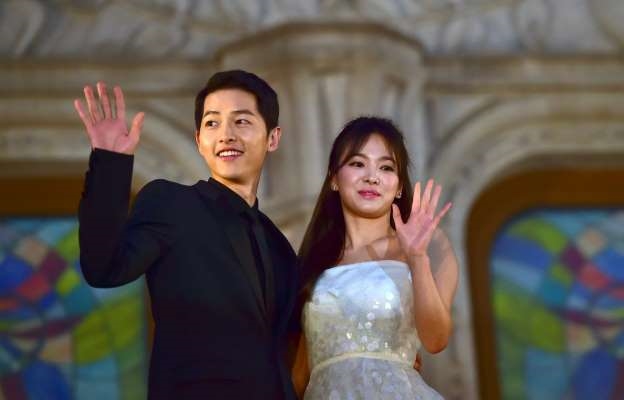 Tiếp tục 'soi' nhẫn cưới của Song Hye Kyo, báo Hàn bị K-net chỉ trích