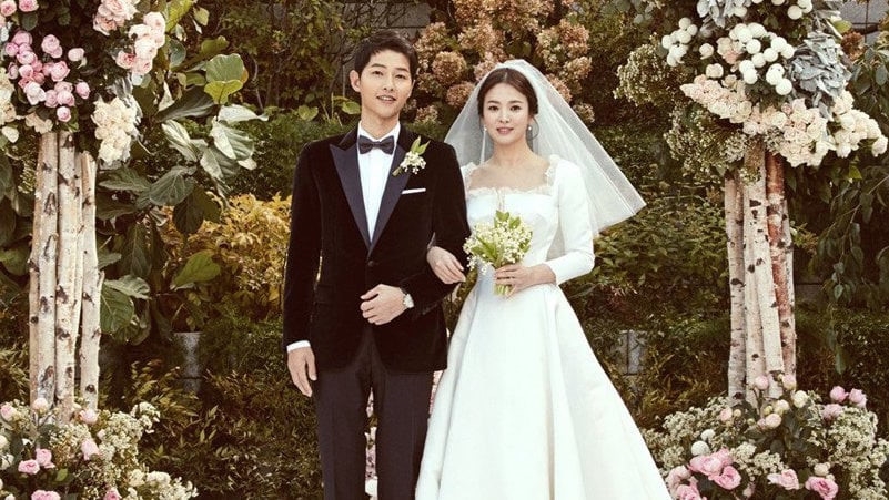 Tiếp tục 'soi' nhẫn cưới của Song Hye Kyo, báo Hàn bị K-net chỉ trích