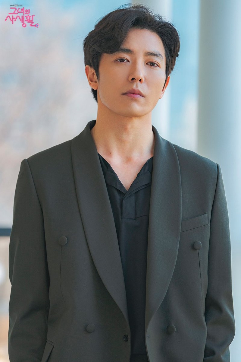 'Her Private Life' tung ảnh hậu trường Park Min Young - Kim Jae Wook