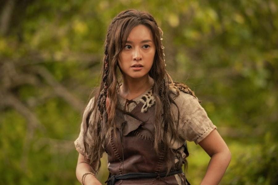 'Arthdal Chronicles' tung tạo hình Kim Ji Won đầy khí chất