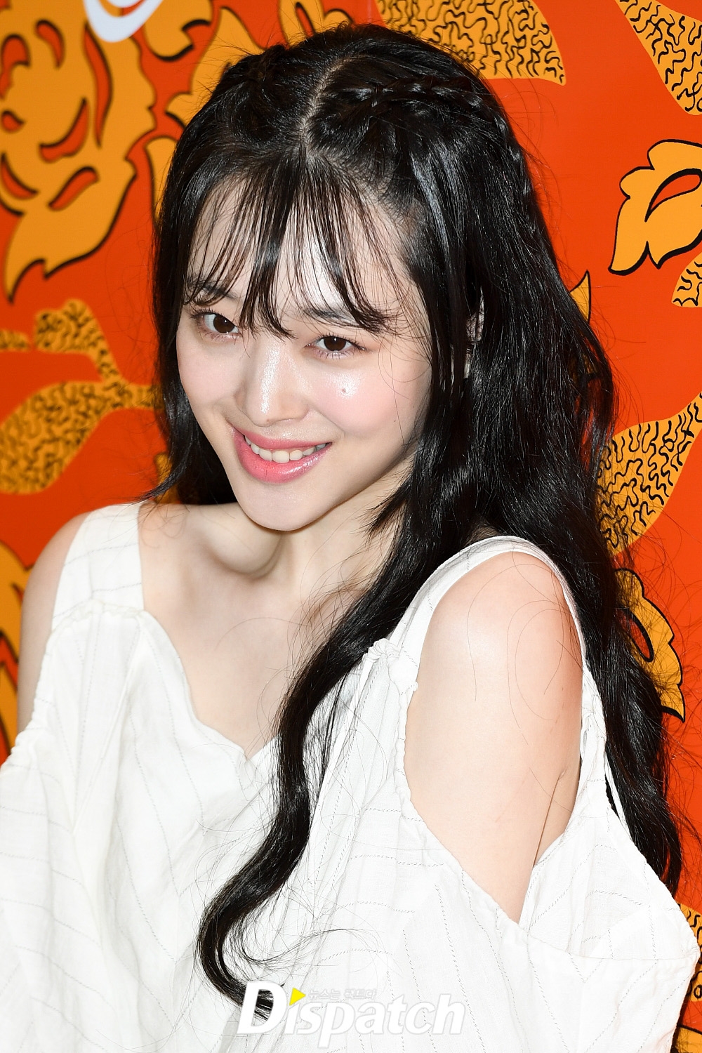 Sulli gây 'bão' với hình ảnh xinh như thiên thần trong sự kiện mới