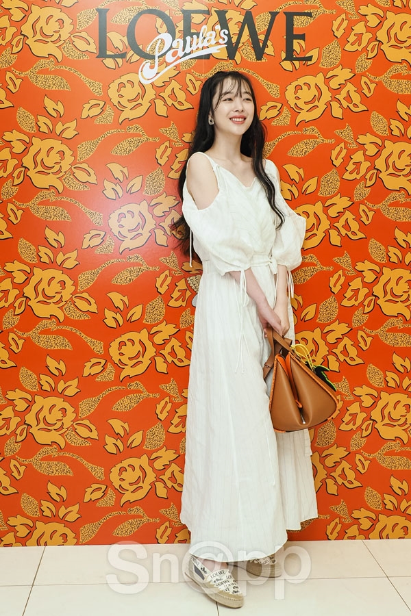 Sulli gây 'bão' với hình ảnh xinh như thiên thần trong sự kiện mới