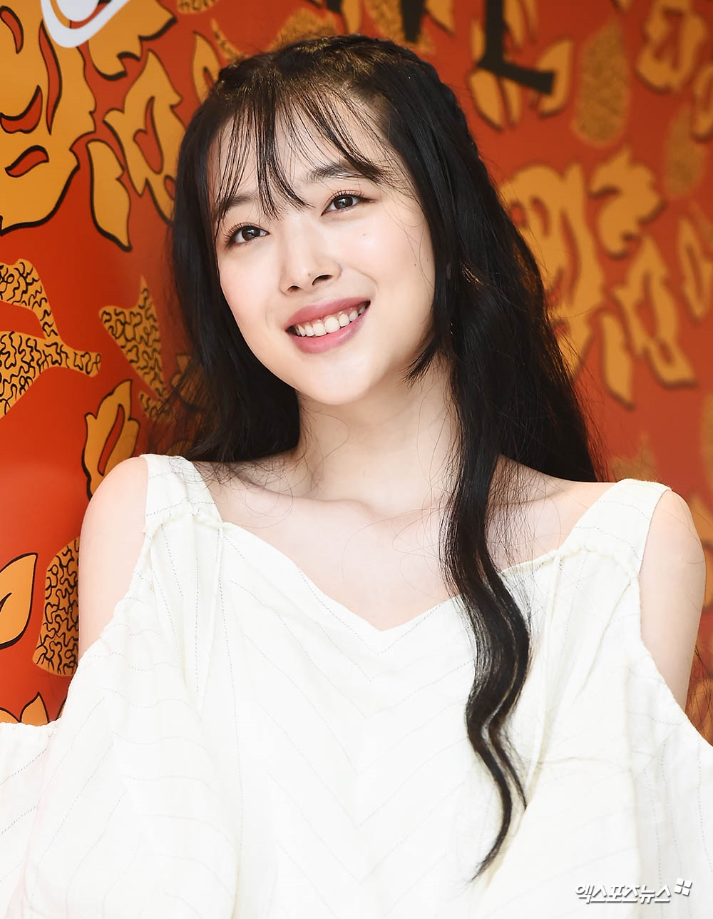 Sulli gây 'bão' với hình ảnh xinh như thiên thần trong sự kiện mới