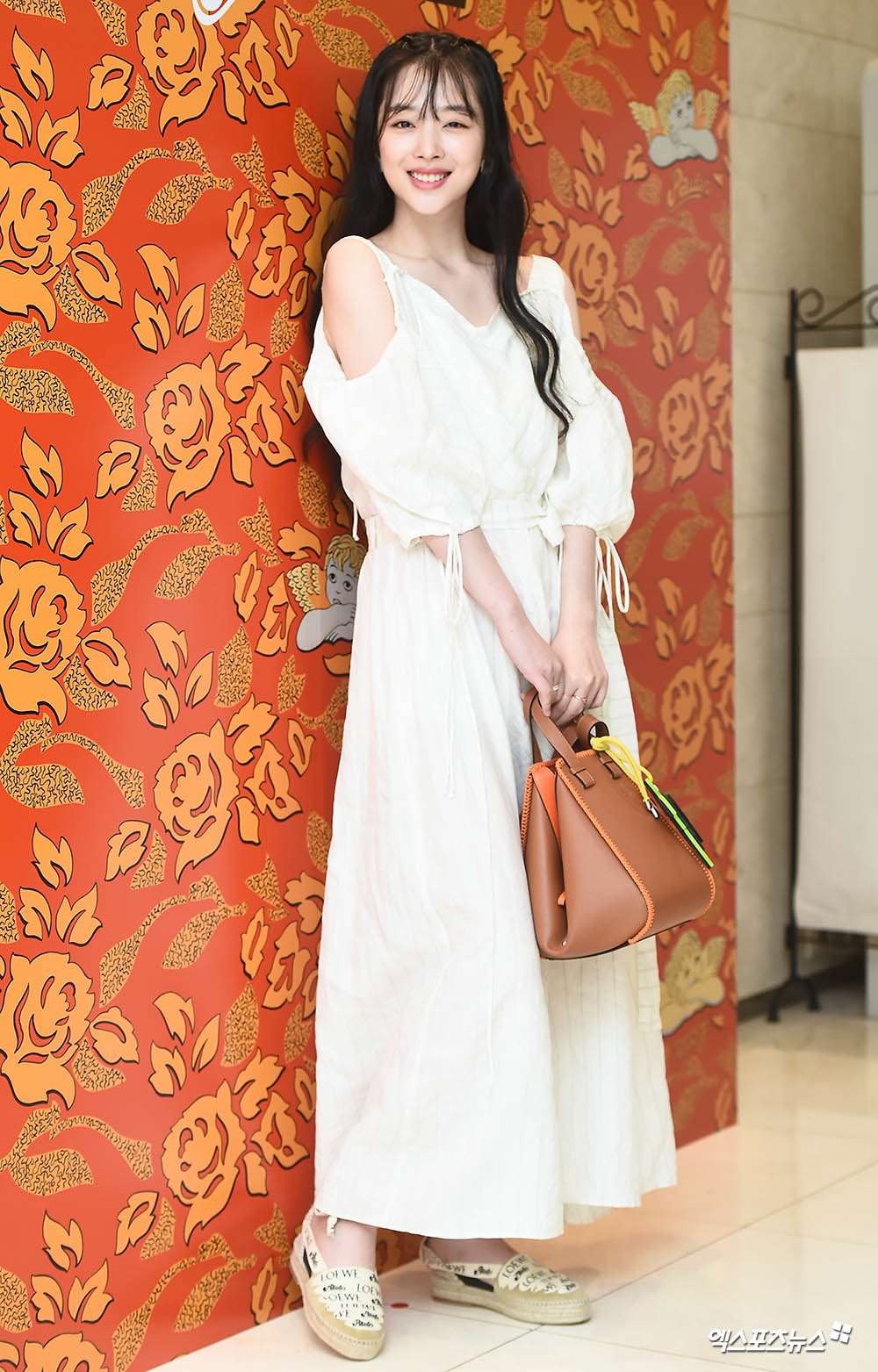 Sulli gây 'bão' với hình ảnh xinh như thiên thần trong sự kiện mới