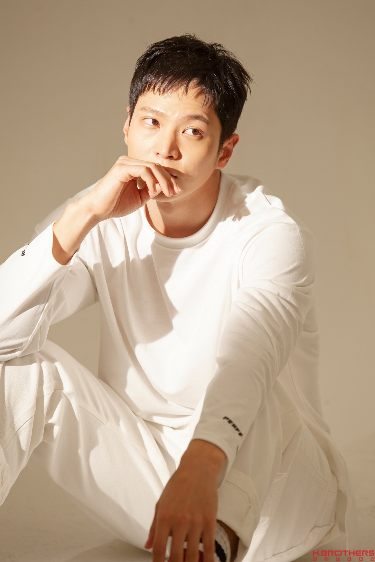 Joo Won tung bộ ảnh nam tính ngút trời đầu tiên hậu xuất ngũ