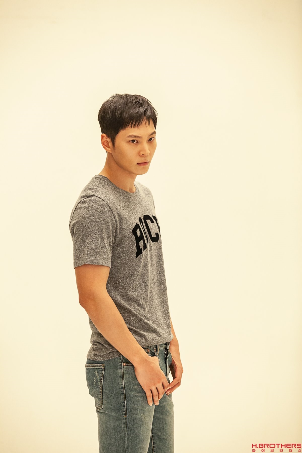 Joo Won tung bộ ảnh nam tính ngút trời đầu tiên hậu xuất ngũ