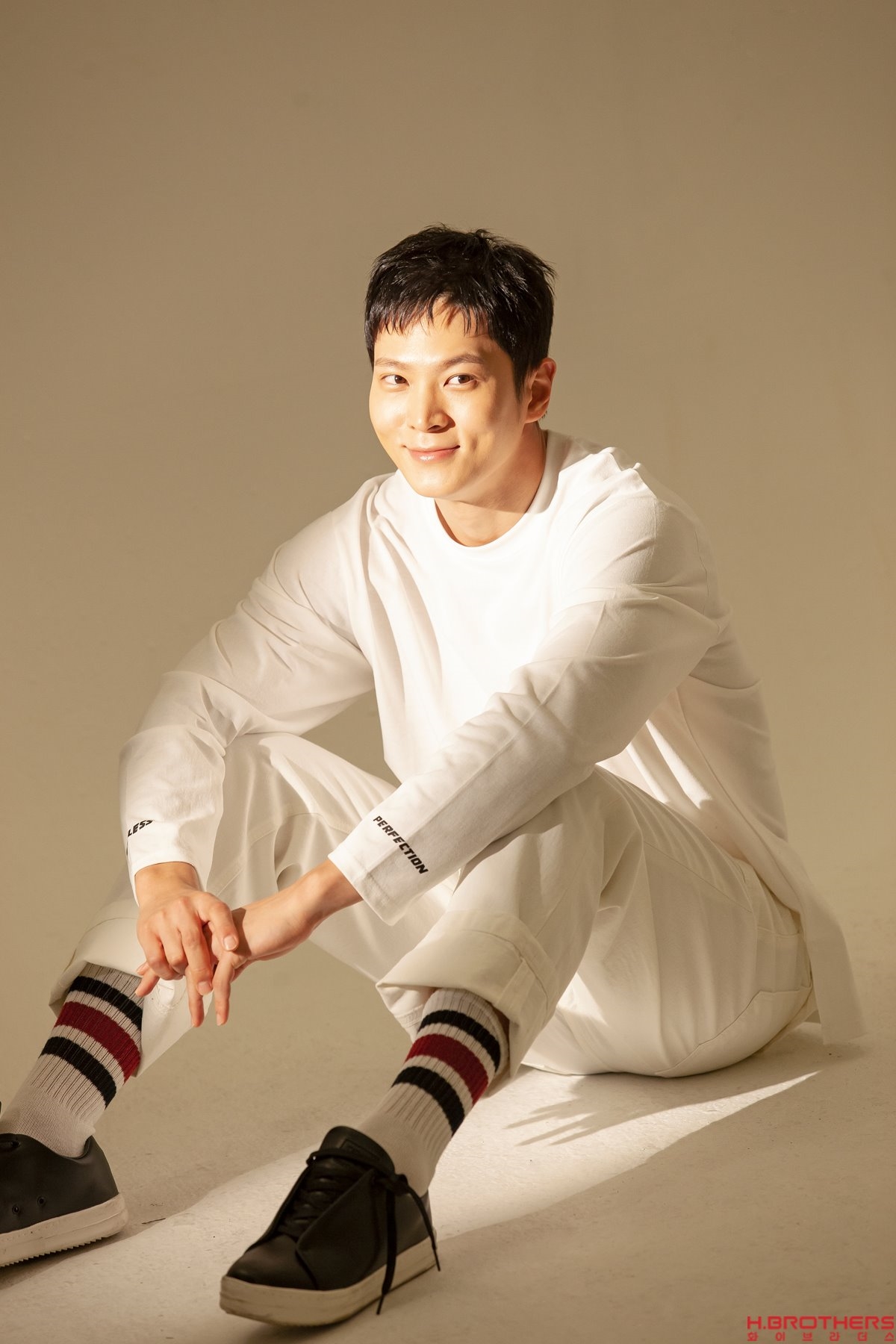 Joo Won tung bộ ảnh nam tính ngút trời đầu tiên hậu xuất ngũ