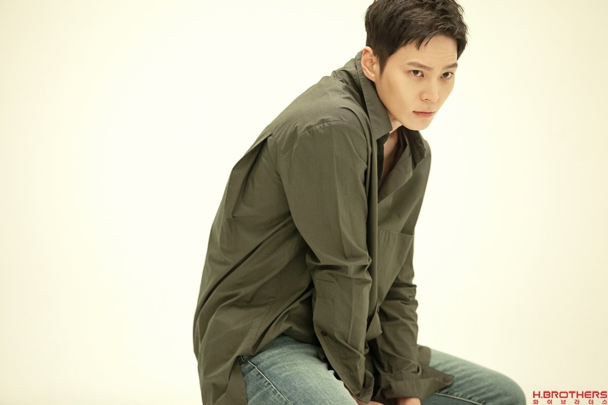 Joo Won tung bộ ảnh nam tính ngút trời đầu tiên hậu xuất ngũ