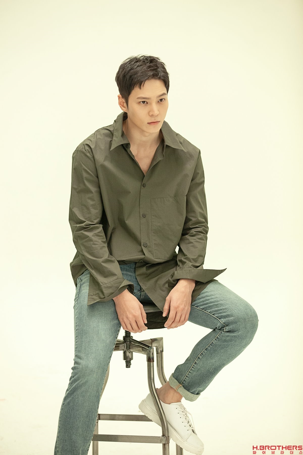Joo Won tung bộ ảnh nam tính ngút trời đầu tiên hậu xuất ngũ