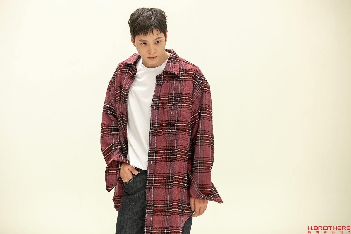 Joo Won tung bộ ảnh nam tính ngút trời đầu tiên hậu xuất ngũ