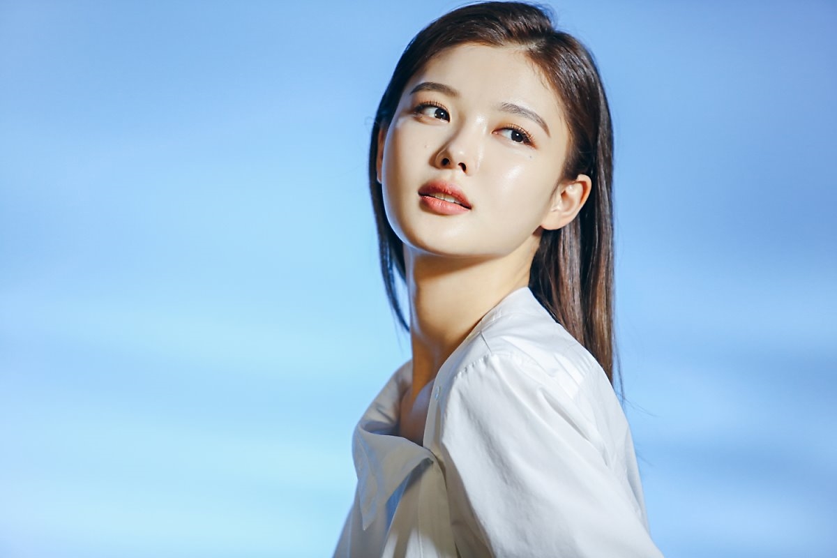 Kim Yoo Jung đẹp choáng hồn trong bộ ảnh quảng cáo mới
