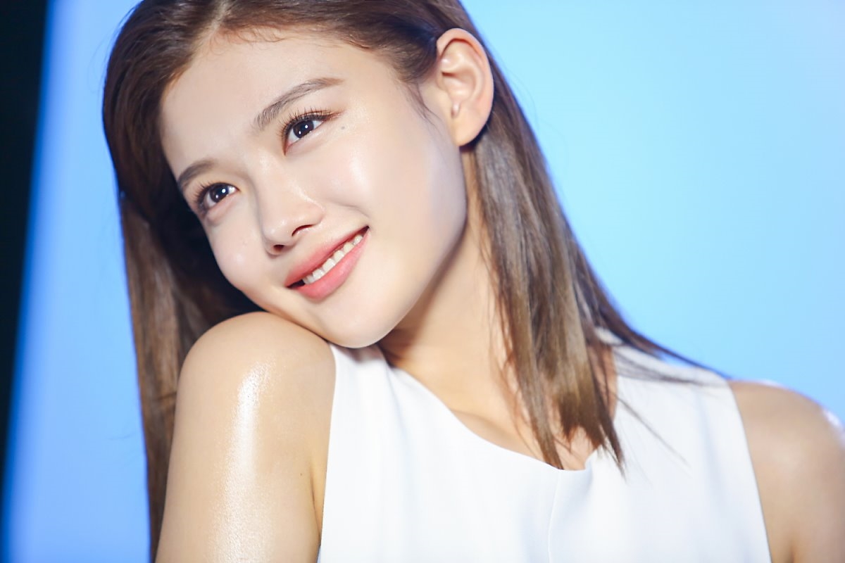 Kim Yoo Jung đẹp choáng hồn trong bộ ảnh quảng cáo mới