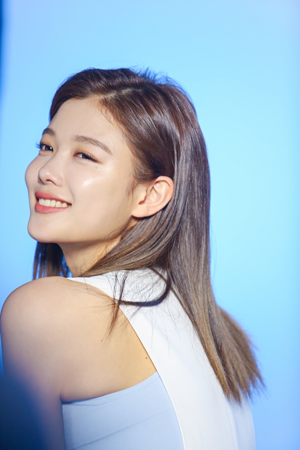 Kim Yoo Jung đẹp choáng hồn trong bộ ảnh quảng cáo mới