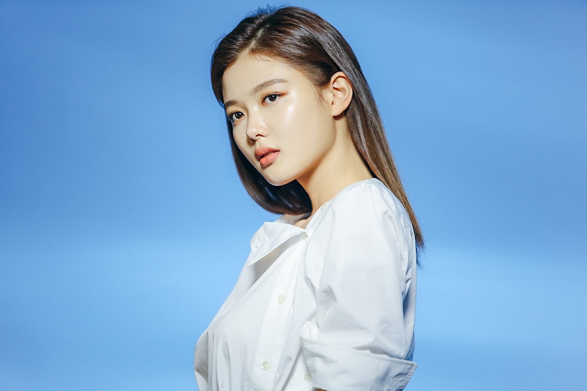 Kim Yoo Jung đẹp choáng hồn trong bộ ảnh quảng cáo mới